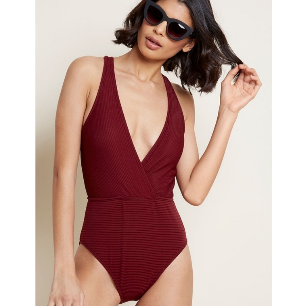 NWT La Blanca 1Piece Ribbed Burgundy Swimsuit Sz10